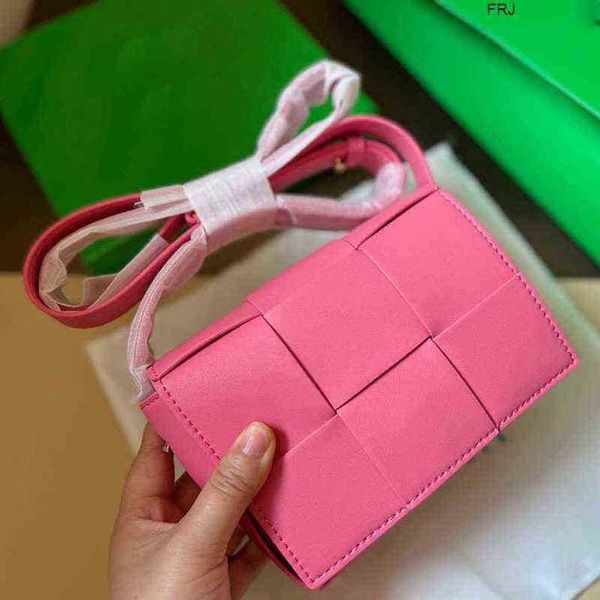 designer bottegas bags venetas cassettes female 2023 new mini oil wax cow leather waist bag single shoulder messenger casette woven tofu hav
designer bottegas bags venetas cassettes female 2023 new mini oil wax cow leather waist bag single shoulder messenger casette woven tofu hav