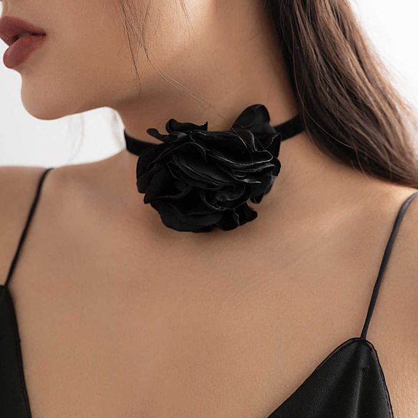 pendant necklaces big rose flower choker collar necklace for women romantic gothic black velvet short necklaces wedding party jewelry access, Silver
pendant necklaces big rose flower choker collar necklace for women romantic gothic black velvet short necklaces wedding party jewelry access, Silver