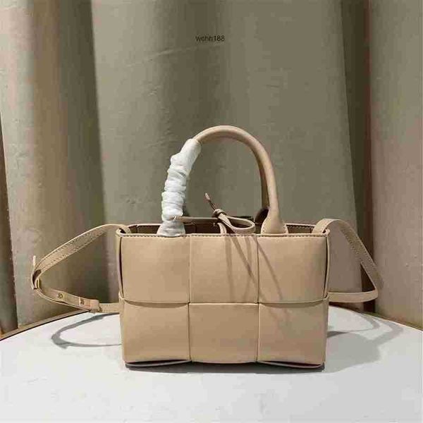 2023 designer bag bottegas evening bags girl arco totes leather cowhide spring small knitted high single shoulder crossbody handbag women
2023 designer bag bottegas evening bags girl arco totes leather cowhide spring small knitted high single shoulder crossbody handbag women