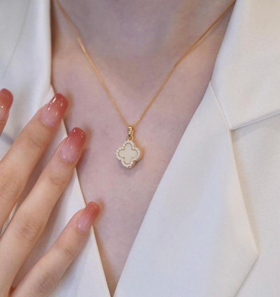 new selling black and white two color full diamond necklace women039s simple pendant light luxury collarbone chain6196781, Golden;silver
new selling black and white two color full diamond necklace women039s simple pendant light luxury collarbone chain6196781, Golden;silver