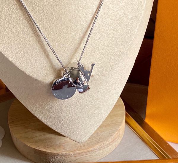 2023 fashion new designer necklace luxury silver letter pendant necklace exquisite artiste star the same classic everything no box
2023 fashion new designer necklace luxury silver letter pendant necklace exquisite artiste star the same classic everything no box