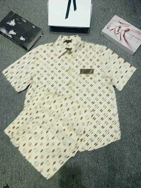 23ss women shorts sets womens designer clothing casual suit full print lapel short sleeve shirt elastic waist shorts set women clothes, White
23ss women shorts sets womens designer clothing casual suit full print lapel short sleeve shirt elastic waist shorts set women clothes, White