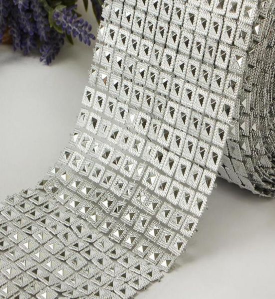 10yard 12row pyramid studs spots bendable mesh wrap roll chain trim for sewing apperal bag shoes cap decoration1853644
10yard 12row pyramid studs spots bendable mesh wrap roll chain trim for sewing apperal bag shoes cap decoration1853644