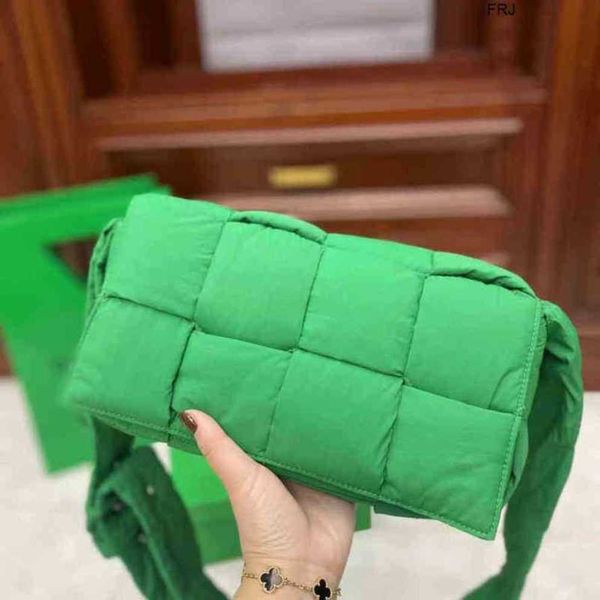 designer bottegas bags venetas cassettes 2023 net red same nylon woven bag new super fire small c sister sponge postman messenger green have
designer bottegas bags venetas cassettes 2023 net red same nylon woven bag new super fire small c sister sponge postman messenger green have