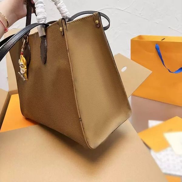 2023 shoulder bag luxurys designers bags totes handbags ladies fashion brand men and women alike vintage old flower print square lined in re, Black;red
2023 shoulder bag luxurys designers bags totes handbags ladies fashion brand men and women alike vintage old flower print square lined in re, Black;red