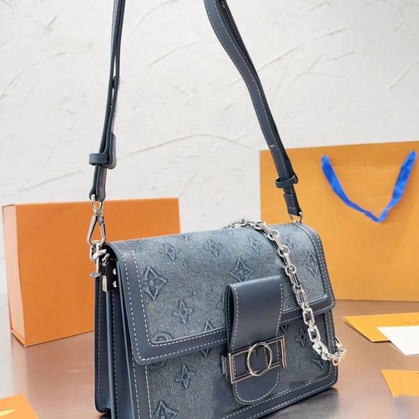 23ss women designer messenger flap bag denim with calfskin leather old flower silver letter metal hardware chain removable strap shoulder ha
23ss women designer messenger flap bag denim with calfskin leather old flower silver letter metal hardware chain removable strap shoulder ha