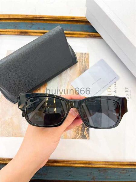 new luxury sunglasses for men and women designer sunglasses anti-ultraviolet retro fashion eyeglasses with box, White;black
new luxury sunglasses for men and women designer sunglasses anti-ultraviolet retro fashion eyeglasses with box, White;black