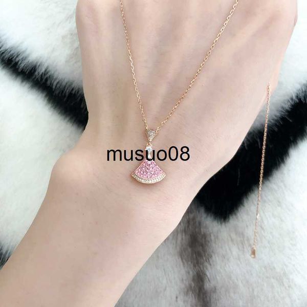 pendant necklaces voq silver color fan pendant necklace women fashion korean jewelry party girls collar necklace j230601
pendant necklaces voq silver color fan pendant necklace women fashion korean jewelry party girls collar necklace j230601