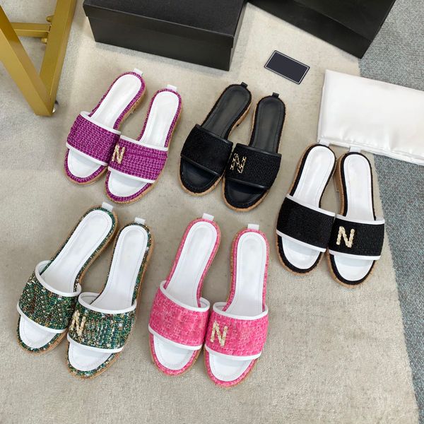 luxury designer women slippers embroidered letter chain sandals colored casual thick heel slippers summer fashion outwear holiday beach slip, Black
luxury designer women slippers embroidered letter chain sandals colored casual thick heel slippers summer fashion outwear holiday beach slip, Black