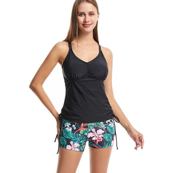 new split swimsuit large covering and slim printing two piece flat angle takeni swimsuit, White;black
new split swimsuit large covering and slim printing two piece flat angle takeni swimsuit, White;black