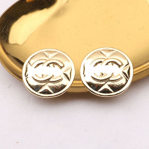 20mixed luxury designer brand letter stud earring for charm women letters studs round retro earrings wedding party jewerlry high quality, Golden;silver
20mixed luxury designer brand letter stud earring for charm women letters studs round retro earrings wedding party jewerlry high quality, Golden;silver