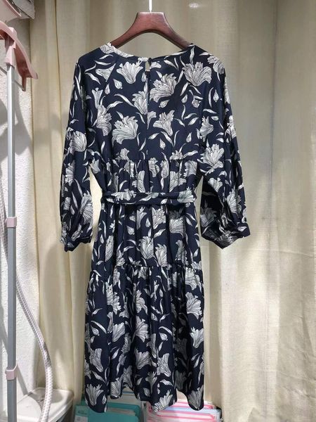 dresses 100% silk dress women loose vintage floral print lantern sleeve ladies round neck laceup robes spring autumn, Black;gray
dresses 100% silk dress women loose vintage floral print lantern sleeve ladies round neck laceup robes spring autumn, Black;gray