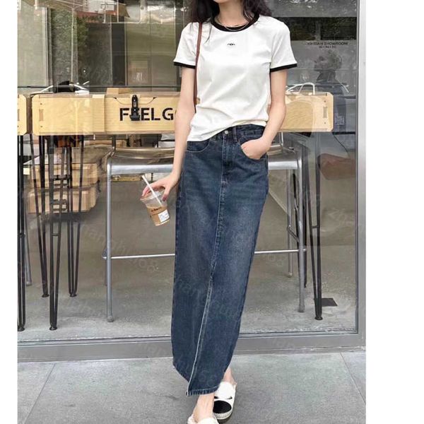 23ss womens designer clothing designer skirts logo embroidery back pocket bag hip slit high-waisted denim half skirt women clothes a1, Black
23ss womens designer clothing designer skirts logo embroidery back pocket bag hip slit high-waisted denim half skirt women clothes a1, Black