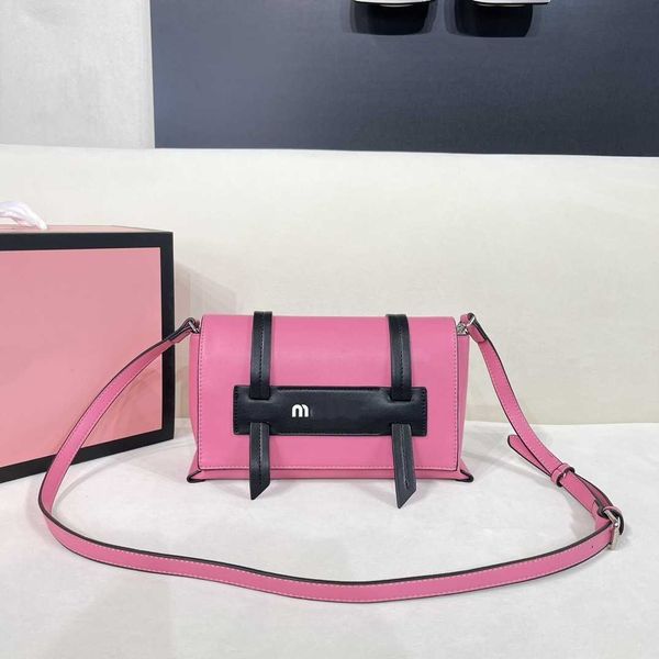 woman's luxurys miu bag designer bags handbags shoulder crossbody bag tote fashion texture leather cross chain saddle bag messenger bag
woman's luxurys miu bag designer bags handbags shoulder crossbody bag tote fashion texture leather cross chain saddle bag messenger bag