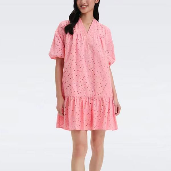 2023 designer dress fashionable and elegant temperament water soluble lace embroidery dress short sleeve v-neck waist over knee long dress r, Black;gray
2023 designer dress fashionable and elegant temperament water soluble lace embroidery dress short sleeve v-neck waist over knee long dress r, Black;gray
