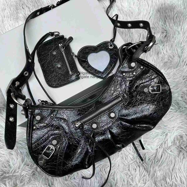 designer luxury evening handbags belen cagole b family locomotive bag dental oil wax wrinkle half month bag explosive crack single shoulder
designer luxury evening handbags belen cagole b family locomotive bag dental oil wax wrinkle half month bag explosive crack single shoulder