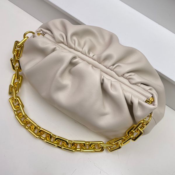 ladies designer clouds bag fashion chain pouch leather shoulder bag luxury crossbody bag retro handbag new 2023
ladies designer clouds bag fashion chain pouch leather shoulder bag luxury crossbody bag retro handbag new 2023