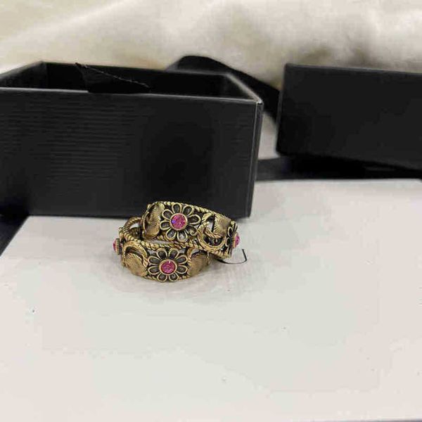 80% off designer jewelry bracelet necklace ring family / chrysanthemum doubles net red temperament women's earrings, Golden
80% off designer jewelry bracelet necklace ring family / chrysanthemum doubles net red temperament women's earrings, Golden