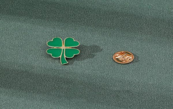 lucky green fourleaf clover pins brooches for women gold plated plant enamel pin jewelry student couple metal badges denim shirt 8255261, Gray
lucky green fourleaf clover pins brooches for women gold plated plant enamel pin jewelry student couple metal badges denim shirt 8255261, Gray