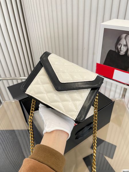 fashion week catwalk style with color chain bag exquisite ringer elegant crossbody bag everything senior sense design style atmosphere simpl
fashion week catwalk style with color chain bag exquisite ringer elegant crossbody bag everything senior sense design style atmosphere simpl
