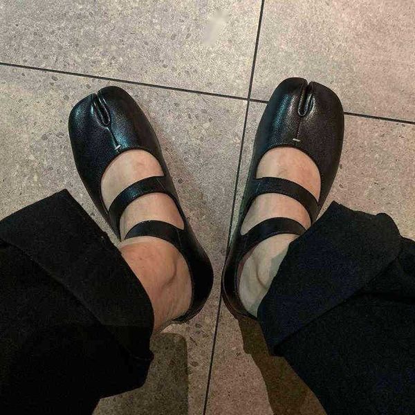 slipper new split toe ninja tabi flat women party shoe mary jane female pu leather pig feet lady 220622, Black
slipper new split toe ninja tabi flat women party shoe mary jane female pu leather pig feet lady 220622, Black