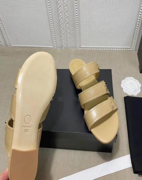 2021 new fashion trend slippers flip flops summer fashion allmatch personality horseshoe heel flat comfortable leather female rom2878236, Black
2021 new fashion trend slippers flip flops summer fashion allmatch personality horseshoe heel flat comfortable leather female rom2878236, Black