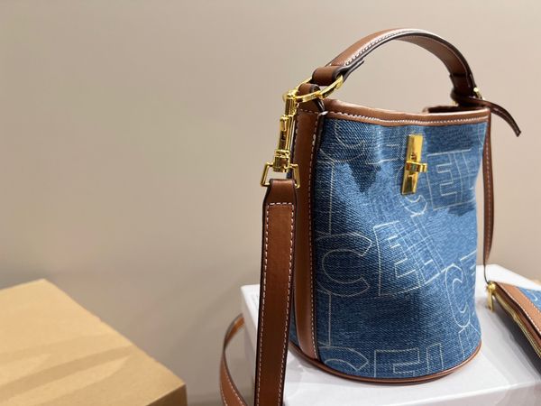 mini triomphes bucket bag designer crossbody shoulder bags handbag women's leather handbags handbag removable shoulders strap triomphes
mini triomphes bucket bag designer crossbody shoulder bags handbag women's leather handbags handbag removable shoulders strap triomphes