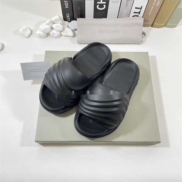 casual shoes designer slippers men sandals slides foam man luxury soft sandal summer beach slide outdoor rubber flat flip flops with box, Black
casual shoes designer slippers men sandals slides foam man luxury soft sandal summer beach slide outdoor rubber flat flip flops with box, Black