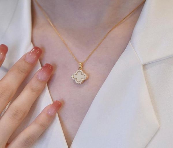 new selling black and white two color full diamond necklace women039s simple pendant light luxury collarbone chain6516908, Golden;silver
new selling black and white two color full diamond necklace women039s simple pendant light luxury collarbone chain6516908, Golden;silver
