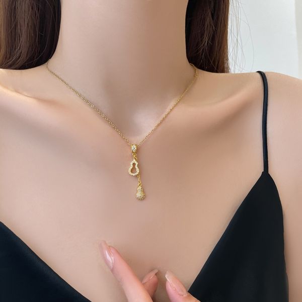 pendant necklaces luxury and niche design, high-end tassel gourd necklace, women's full diamond neck chain, fashionable ins jewelry, tr, Silver
pendant necklaces luxury and niche design, high-end tassel gourd necklace, women's full diamond neck chain, fashionable ins jewelry, tr, Silver