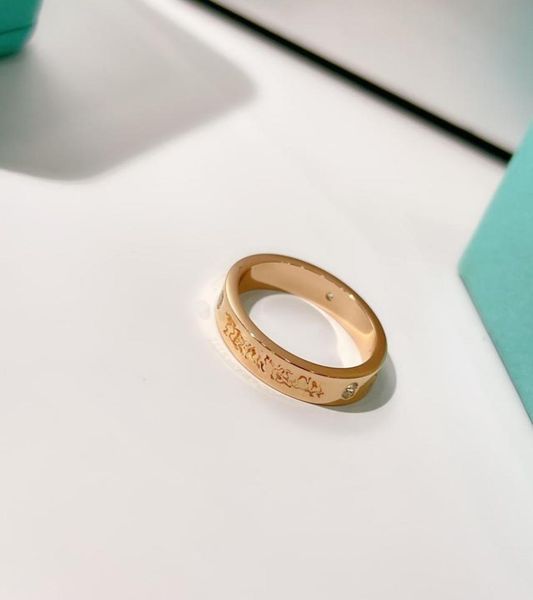 luxury designer couple ring with clear lettering fine workmanship full personality engagement jewelry box gold and silver gift6744409
luxury designer couple ring with clear lettering fine workmanship full personality engagement jewelry box gold and silver gift6744409