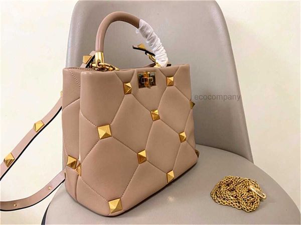 designer rivet outdoor bag luxurys red handheld shoulder cross same leather women's bag solid loco bag 1dru
designer rivet outdoor bag luxurys red handheld shoulder cross same leather women's bag solid loco bag 1dru