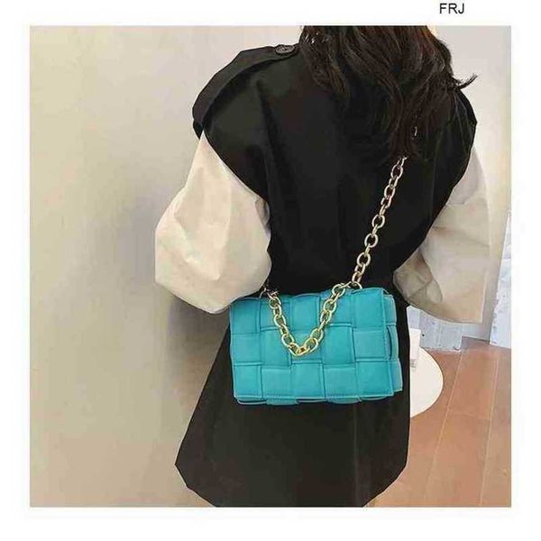 bottegas bags venetas cassettes 2023 spring and summer new soft leather pillow bag woven head womens single shoulder messenger small square
bottegas bags venetas cassettes 2023 spring and summer new soft leather pillow bag woven head womens single shoulder messenger small square