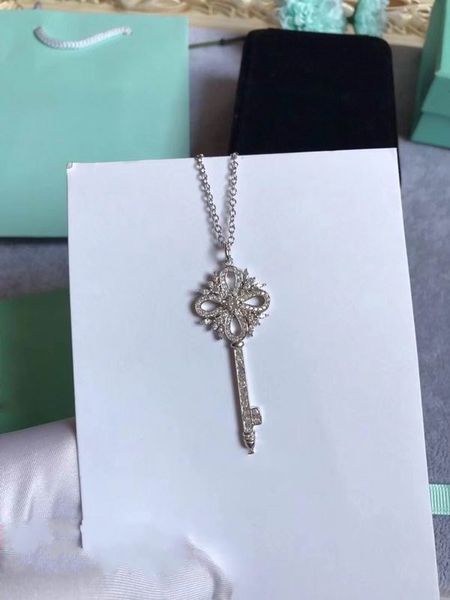 2023 lovely cute pendant necklaces long silver thin stainless steel chain crystal key designer women necklace with blue dust bag and box
2023 lovely cute pendant necklaces long silver thin stainless steel chain crystal key designer women necklace with blue dust bag and box
