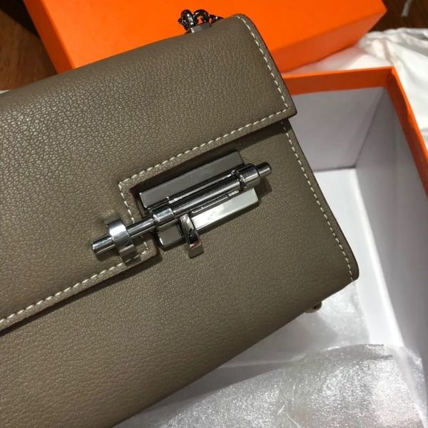 new cowskin 18cm designer bolt bag fashion bags shoulder bags women lady leather handbag 22
new cowskin 18cm designer bolt bag fashion bags shoulder bags women lady leather handbag 22