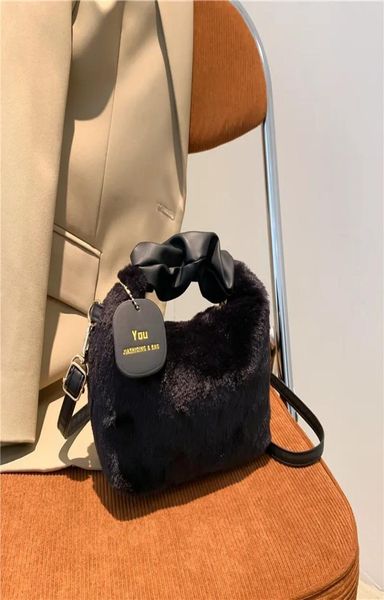 women plush handbag bag female 2022 new fashion autumn and winter hair bag with a small chain crossbody3176247
women plush handbag bag female 2022 new fashion autumn and winter hair bag with a small chain crossbody3176247