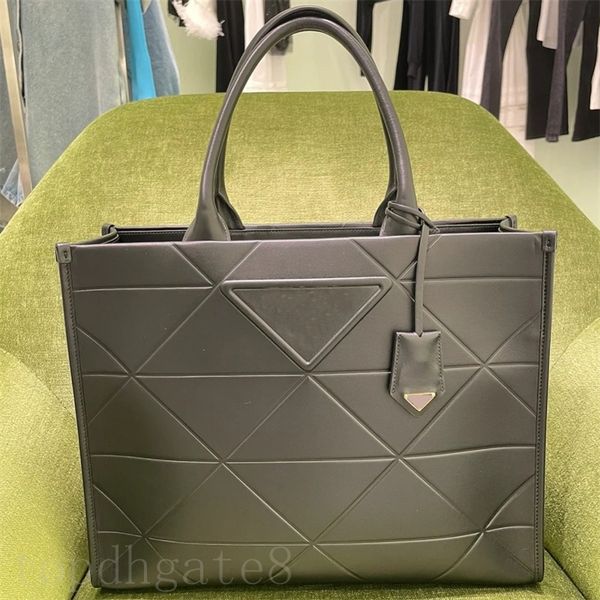 triangles tag man bags designer women bagzipps bolso enamel re nylon lining letter leather tote go out embossing personality luxury bag mode
triangles tag man bags designer women bagzipps bolso enamel re nylon lining letter leather tote go out embossing personality luxury bag mode