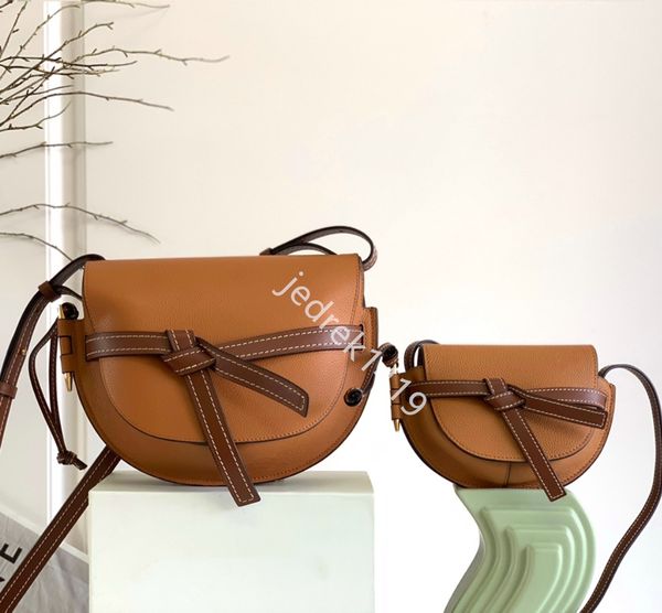 10a gate dual saddle bag mini flap shoulder bags designer lychee pattern calfskin crossbody bag cowhide anagram embossing tote bag stitching
10a gate dual saddle bag mini flap shoulder bags designer lychee pattern calfskin crossbody bag cowhide anagram embossing tote bag stitching