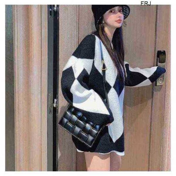 designer bottegas bags venetas cassettes red valley beauty star same net bag 2023 new woven pillow high sense temperament small square have
designer bottegas bags venetas cassettes red valley beauty star same net bag 2023 new woven pillow high sense temperament small square have