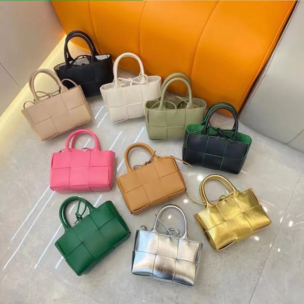 luxury designer bags mini arco baby totes fashion knitting handbags genuine leather woven tote shopping bag crossbody handle 20cm
luxury designer bags mini arco baby totes fashion knitting handbags genuine leather woven tote shopping bag crossbody handle 20cm