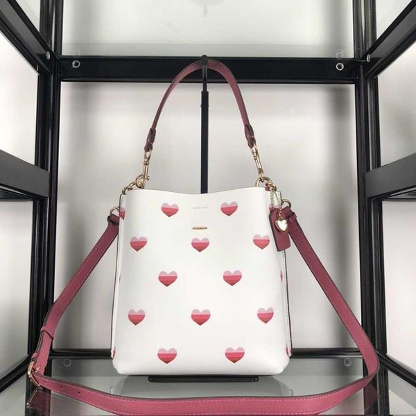 heart print tote bag designer bags totes women luxury bucket bags white leather handbag shoulder crossbody bags purses
heart print tote bag designer bags totes women luxury bucket bags white leather handbag shoulder crossbody bags purses