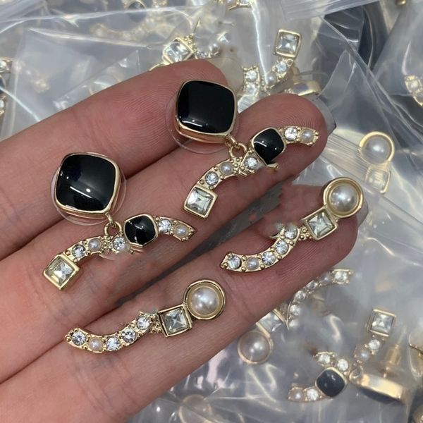 luxury brand designers letters ccity stud geometric famous women round crystal pearl pendant earring wedding party woman jewerlry 44, Golden;silver
luxury brand designers letters ccity stud geometric famous women round crystal pearl pendant earring wedding party woman jewerlry 44, Golden;silver