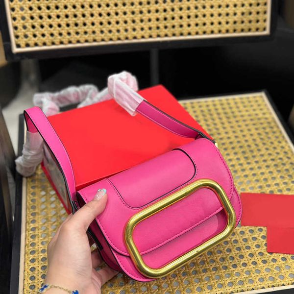 mini designer bag women metal crossbody bags v letter shoulder bags leather pure color phone flip small square bag purses 230615
mini designer bag women metal crossbody bags v letter shoulder bags leather pure color phone flip small square bag purses 230615