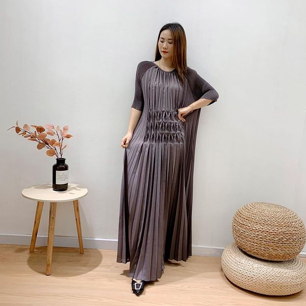 dresses spring dress 2023 new french high temperament long skirt recreational three curtilage fold loose large size women's clothing, Black;gray
dresses spring dress 2023 new french high temperament long skirt recreational three curtilage fold loose large size women's clothing, Black;gray