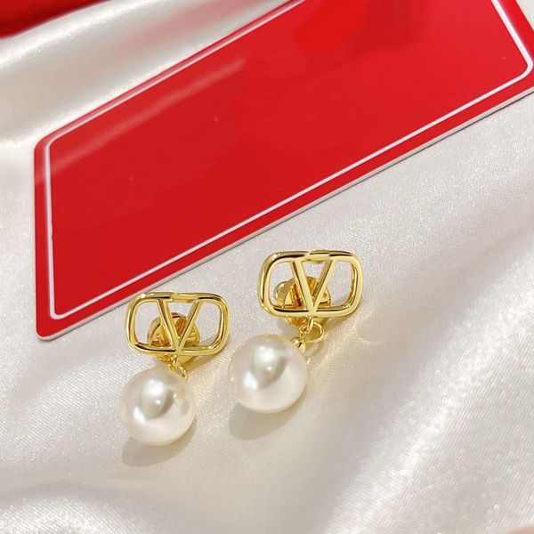 earring designers design fashionable and atmospheric gold letter earring jewelry, party jewelry, and wedding gifts for women, Golden;silver
earring designers design fashionable and atmospheric gold letter earring jewelry, party jewelry, and wedding gifts for women, Golden;silver