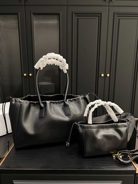 brand fashionable drawstring tote bag with large capacity for short trip designer bag shoulder bag
brand fashionable drawstring tote bag with large capacity for short trip designer bag shoulder bag