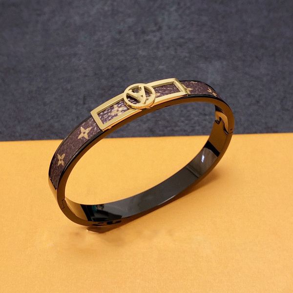 2023 fashion new designer bracelet luxury leather bracelet gold plated design unique retro avant-garde no box, Golden;silver
2023 fashion new designer bracelet luxury leather bracelet gold plated design unique retro avant-garde no box, Golden;silver