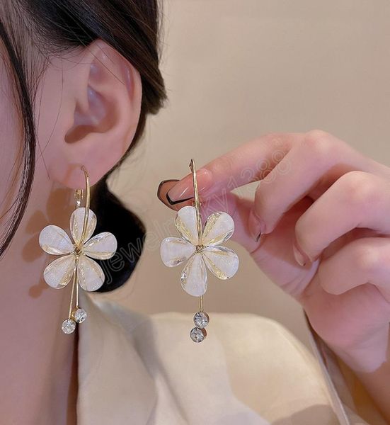 korean shiny crystal flower dangle earring for women fashion rhinestone tassel earrings wedding party temperament jewelry gifts2428007, Silver
korean shiny crystal flower dangle earring for women fashion rhinestone tassel earrings wedding party temperament jewelry gifts2428007, Silver