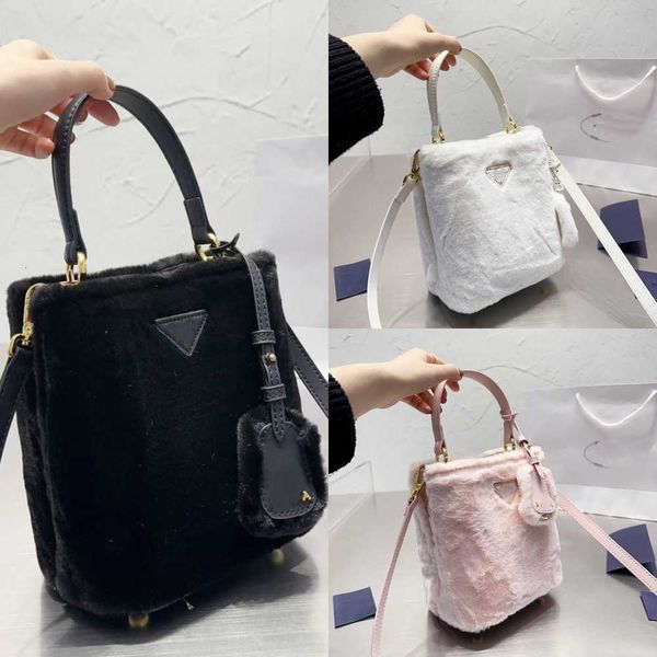 p bag wool bag women's cross body small square bag autumn and winter new style plush handbag fashion versatile one shoulder bag
p bag wool bag women's cross body small square bag autumn and winter new style plush handbag fashion versatile one shoulder bag