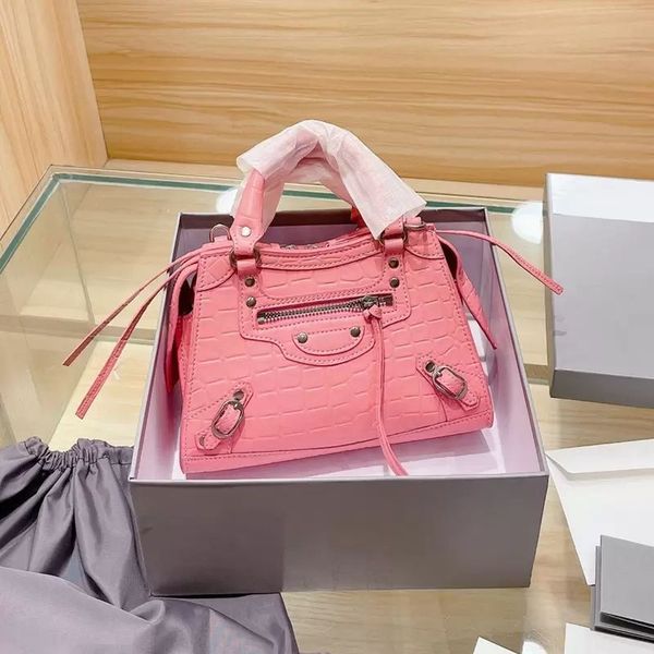 2023 luxury tote cross body totes shoulder bags designer wallet handbags motorcycle bag genuine leather fashion brand luxury high-end purse, Black;red
2023 luxury tote cross body totes shoulder bags designer wallet handbags motorcycle bag genuine leather fashion brand luxury high-end purse, Black;red